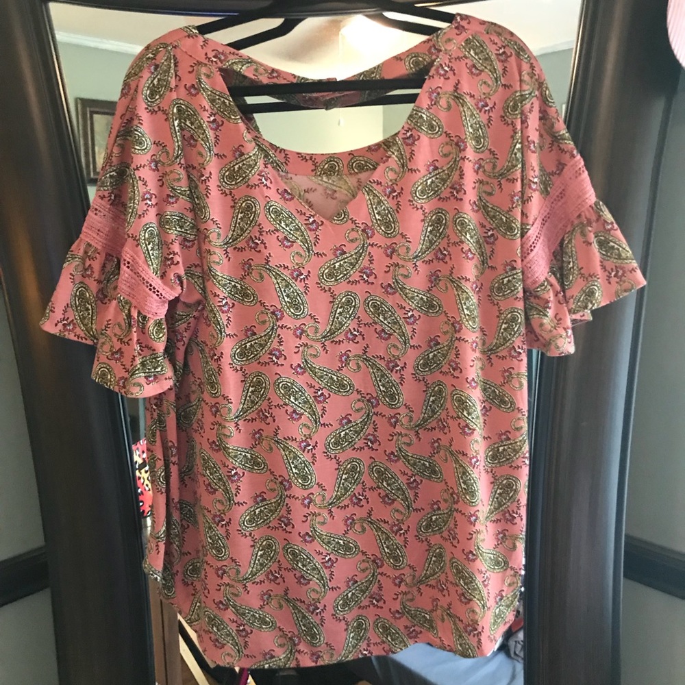 WOMEN’S TOP